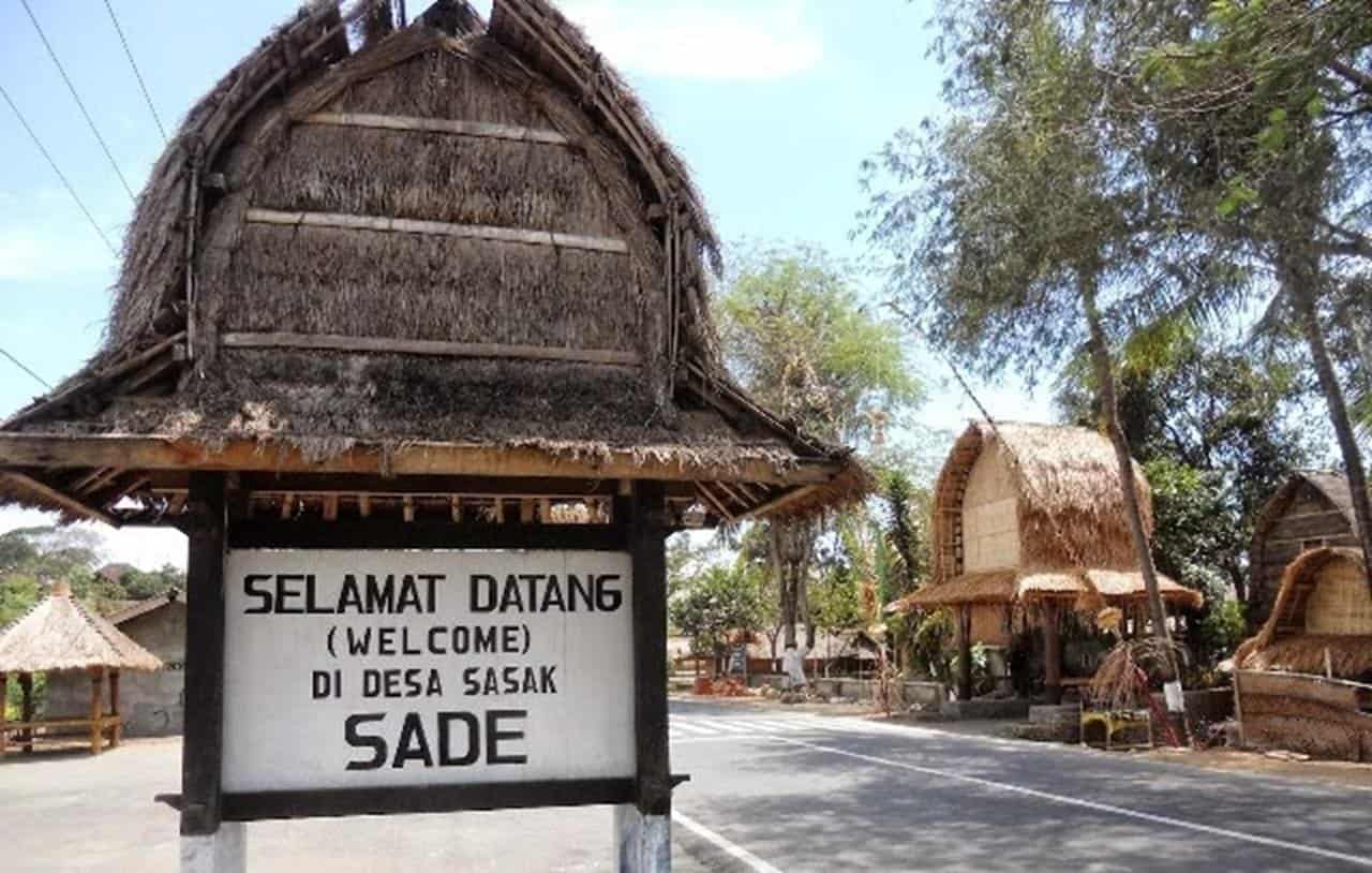 Desa Sasak Sade, 1. Desa Sasak Sade, 2. Pantai Kuta Lombok, 3. Goa Bangkang Prabu, 4. Pantai Selong Belanak, 5. Pantai Seger, 6. Masjid Kuno Gunung Pujut, 7. Pantai Tanjung Aan, 8. Bukit Merese, 9. Taman Wisata Tonjeng Beru, 10. Islamic Center Nusa Tenggara Barat