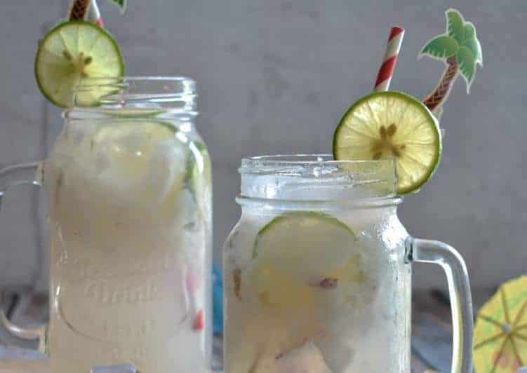 Es Bir, 1. Es Kuwut, 2. Loloh, 3. Es Kopyor Kelapa, 4. Es Tambring, 5. Kopi Bali, 6. Es Bir, 7. Es Daluman, 8. Teh Jahe, 10. Arak Bali
