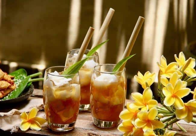 Es Tambring, 1. Es Kuwut, 2. Loloh, 3. Es Kopyor Kelapa, 4. Es Tambring, 5. Kopi Bali, 6. Es Bir, 7. Es Daluman, 8. Teh Jahe, 10. Arak Bali