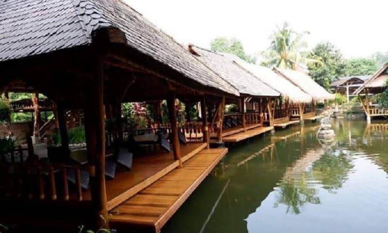 Gubug Mang Engking, 1. Dapur Sunda, 2. Dapur Kuring, 3. Bumbu Desa, 4. Talaga Sampireun, 5. Gubug Mang Engking, 6. Riung Sunda, 7. Rumah Makan Ampera, 8. Sambara Resto, 9. Ikan Bakar Cianjur, 10. Bensunda
