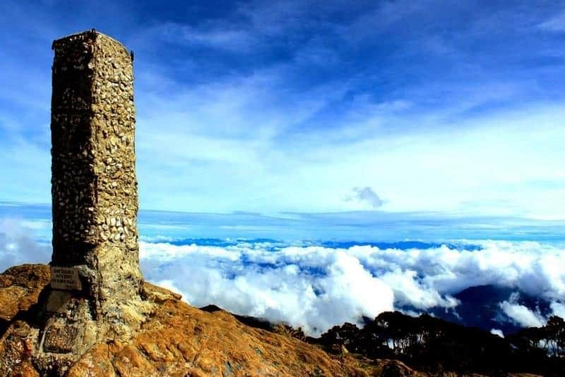 Gunung Latimojong, 1. Fort Rotterdam, 2. Pantai Tanjung Bira, 3. Taman Nasional Taka Bonerate, 4. Gunung Latimojong, 5. Taman Nasional Bantimurung Bulusaraung, 6. Kampoeng Karst Rammang Rammang, 7. Tana Toraja, 8. Pulau Kodingareng Keke, 9. Danau Mahalona, 10. Pulau Gusung