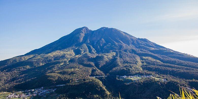 Gunung Lawu, 1. Klenteng Kwan Sing Bio, 2. Pantai Klayar, 3. Gunung Lawu, 4. Pantai Kedung Tumpang, 5. Taman Nasional Bromo Tengger Semeru, 6. Tumpak Sewu, 7. Pantai Tiga Warna, 8. Taman Nasional Baluran, 9. Kawah Ijen, 10. De Djawatan