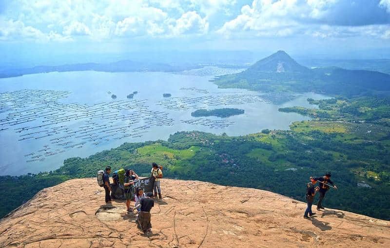 Gunung Lembu, 1. Desa Wisata Sajuta Batu, 2. Sungai Cidomas, 3. Bukit Panenjoan, 4. Mata Air Cijanun, 5. Curug Tilu, 6. Skylodge Padjadjaran Anyar, 7. Gunung Lembu, 8. Giri Tirta Kahuripan, 9. Bukit Katumbiri, 10. Pasir Langlang Panyawangan