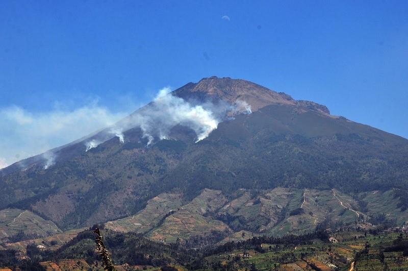 Gunung Lemongan, 1. Air Terjun Kapas Biru, 2. Puncak B29, 3. Gunung Lemongan, 4. Air Terjun Tumpak Sewu, 5. Coban Sriti, 6. Ranu Regulo, 7. Goa Tetes, 8. Gunung Bromo, 9. Gunung Semeru, 10. Pantai Pandan