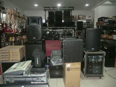 GNA Music, 1. Braga Music, 2. Tiga Negeri Music House, 3. Sakura Music, 4. Toko Nada, 5. GNA Music, 6. Manson Electronics and Music, 7. A & R Music, 8. Sumber Makmur, 9. POP Music & Sport, 10. Indra Music