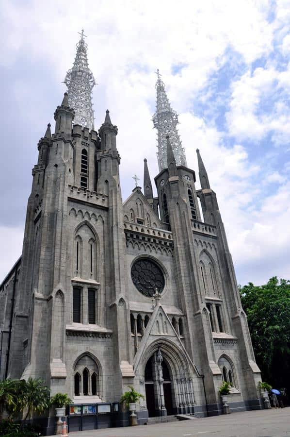 Gereja Katedral Santa Perawan Maria Diangkat Ke Surga Jakarta, 1. GPIB Immanuel Jakarta, 2. Gereja Katedral Roh Kudus Denpasar Bali, 3. GBI ROCK Denpasar Bali, 4. Gereja Bethany Surabaya, 5. Gereja Katedral Kristus Raja Sintang Kalimantan Barat, 6. Gereja JKI Kerajaan Allah Semarang , 7. Gereja Katedral Tiga Raja Timika, 8. Gereja Reformed Injili Indonesia / Katedral Mesias Kemayoran Jakarta, 9. Gereja Katedral Santa Perawan Maria Diangkat Ke Surga Jakarta, 10. Gereja Katedral Santo Yoseph Pontianak