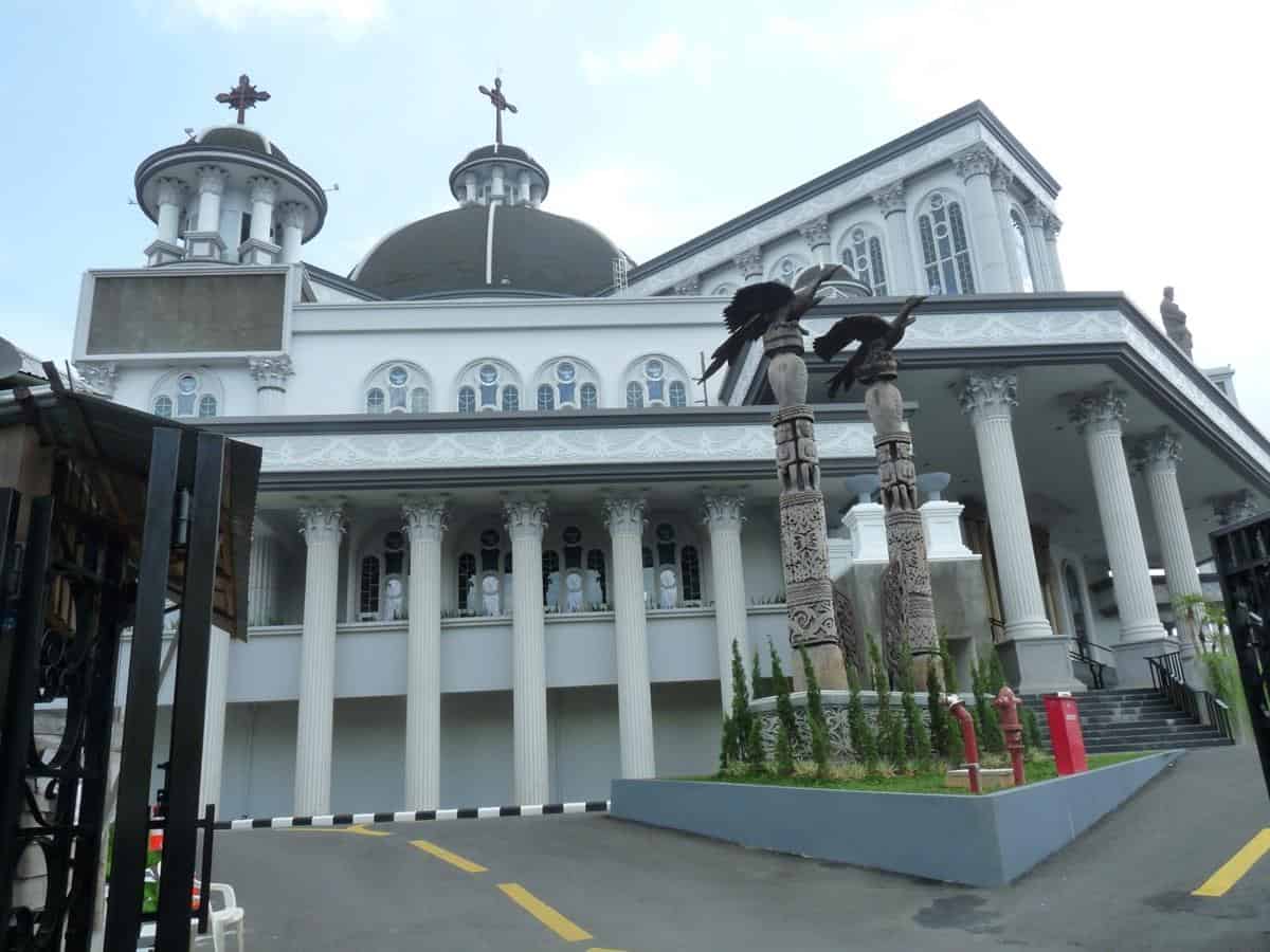 Gereja Katedral Santo Yoseph Pontianak, 1. GPIB Immanuel Jakarta, 2. Gereja Katedral Roh Kudus Denpasar Bali, 3. GBI ROCK Denpasar Bali, 4. Gereja Bethany Surabaya, 5. Gereja Katedral Kristus Raja Sintang Kalimantan Barat, 6. Gereja JKI Kerajaan Allah Semarang , 7. Gereja Katedral Tiga Raja Timika, 8. Gereja Reformed Injili Indonesia / Katedral Mesias Kemayoran Jakarta, 9. Gereja Katedral Santa Perawan Maria Diangkat Ke Surga Jakarta, 10. Gereja Katedral Santo Yoseph Pontianak