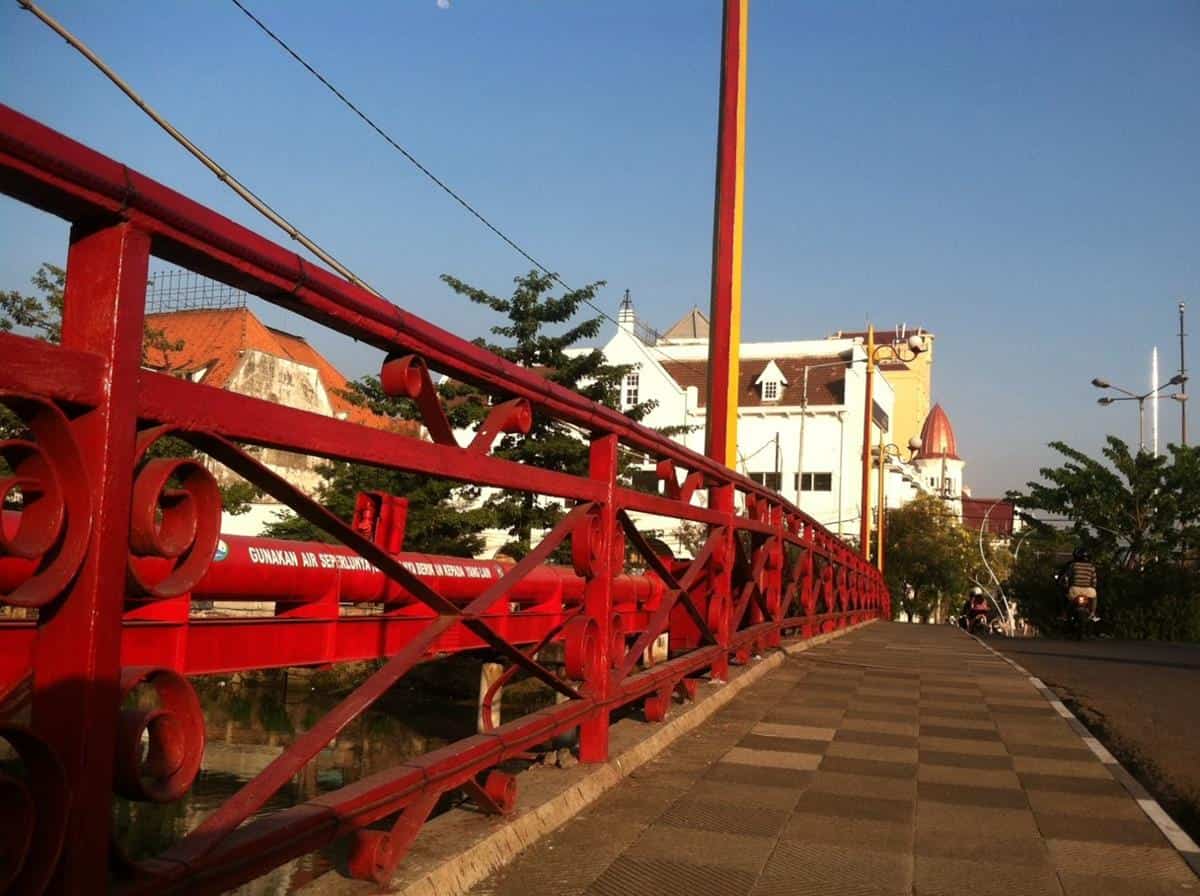 Jembatan Merah, 1. Taman Bungkul, 2. Museum Siola Surabaya, 3. Museum 10 November, 4. House Of Sampoerna, 5. Jembatan Merah, 6. Museum Dr. Soetomo, 7. Taman Prestasi Surabaya, 8. Makam Sunan Ampel, 9. Arca Joko Dolog, 10. Kota Tua Surabaya