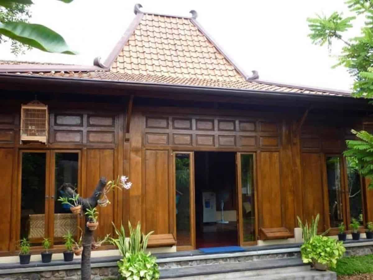 Jendela yang Besar, 1. Sejarah Singkat Rumah Adat Joglo, 2. Arsitektur Bangunan yang Unik, 3. Atap Berbentuk Piramida, 4. Jendela yang Besar, 5. Bagian-Bagian Rumah Joglo