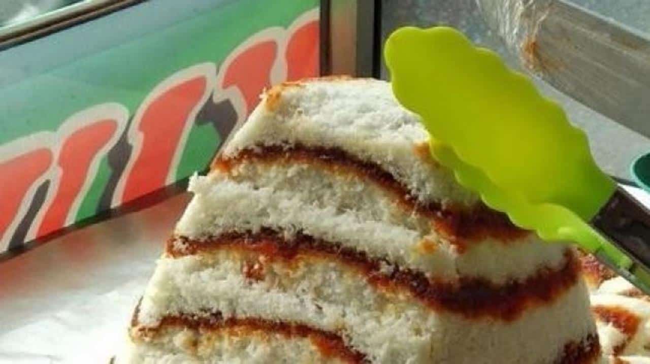 Kue Dongkal, 1. Roti Buaya, 2. Kue Pancong, 3. Kue Ape, 4. Kue Rangi, 5. Kue Cente Manis, 6. Kue Dongkal, 7. Kue Talam, 8. Kue Geplak, 9. Kue Sengkulun, 10. Kue Cucur