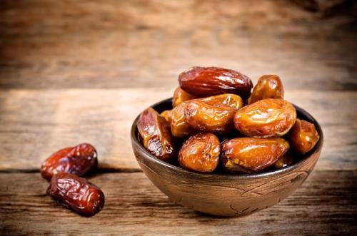 Kurma, 1. Air Zam-Zam, 2. Kurma, 3. Parfum Arab, 4. Kacang Arab, 5. Kismis, 6. Gelang Tasbih, 7. Sajadah, 8. Sorban/ Turban, 10. Coklat Turki