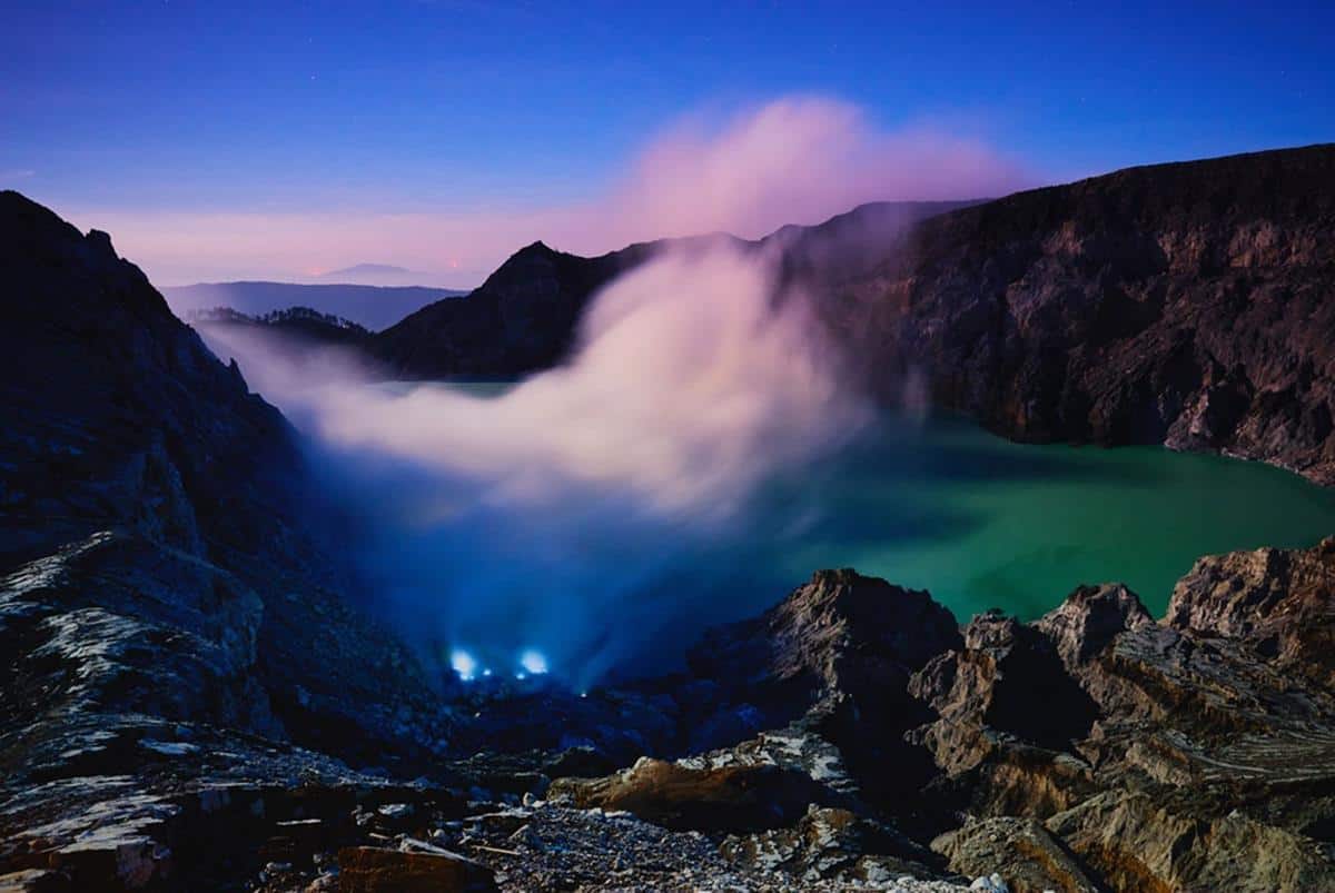 Kawah Ijen, 1. Klenteng Kwan Sing Bio, 2. Pantai Klayar, 3. Gunung Lawu, 4. Pantai Kedung Tumpang, 5. Taman Nasional Bromo Tengger Semeru, 6. Tumpak Sewu, 7. Pantai Tiga Warna, 8. Taman Nasional Baluran, 9. Kawah Ijen, 10. De Djawatan