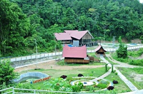 Kebun Raya Kendari, 1. Pantai Nambo, 2. Hutan Mangrove Bungkutoko, 3. Taman Teratai, 4. Kebun Raya Kendari, 5. Puncak Saiful Tamburaka, 6. Taman Kota Kendari, 7. Pulau Hari, 8. Pegunungan Nipa-Nipa, 9. Waterpark Citraland