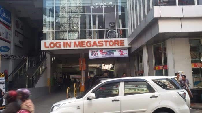 Log In Megastore, 1. Istana BEC, 2. Log In Megastore, 3. Aneka Elektronik, 4. Toko Laris, 5. Digi Ware, 6. Bursa Celullar Jamika, 7. Sun Electronic, 8. Megacell, 9. Butik Dukomsel, 10. Kosambi Electronic
