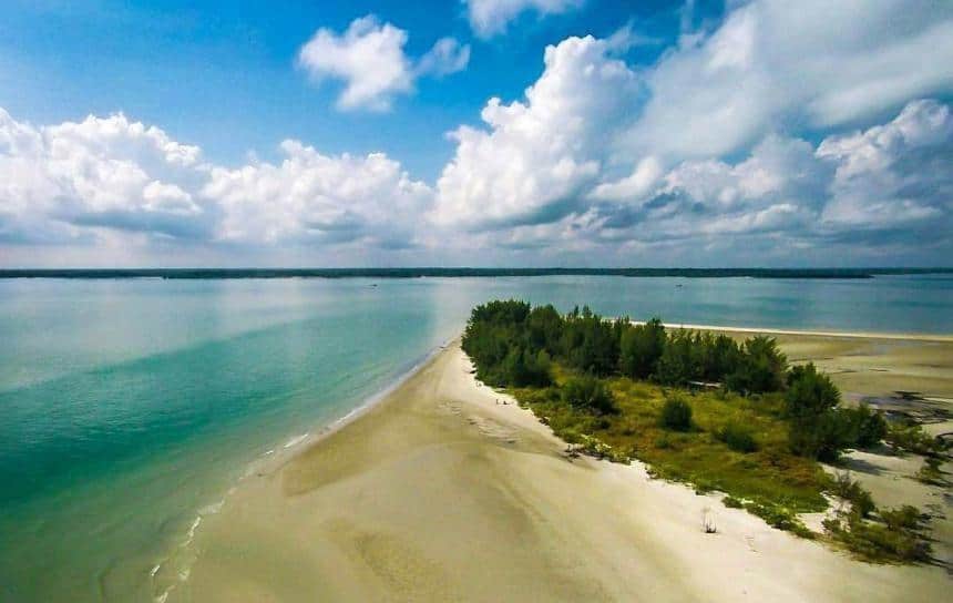 Pulau Beting Aceh, 1. Pulau Jemur, 2. Pulau Beting Aceh, 3. Pantai Trikora, 4. Sungai Gulamo, 5. Sungai Kampar, 6. Bukit Ulu Kasok, 7. Air Terjun Lubuk Bigau, 8. Sungai Hijau, 9. Taman Hutan Raya Sultan Syarif Hasyim, 10. Pantai Lagoi Bay