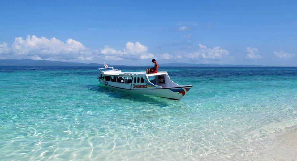 Pulau Hari, 1. Pantai Nambo, 2. Hutan Mangrove Bungkutoko, 3. Taman Teratai, 4. Kebun Raya Kendari, 5. Puncak Saiful Tamburaka, 6. Taman Kota Kendari, 7. Pulau Hari, 8. Pegunungan Nipa-Nipa, 9. Waterpark Citraland