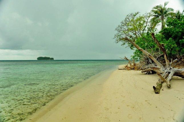 Pulau Panjang, 1. Pantai Kartini, 3. Pantai Pailus, 4. Pantai Ngelom, 5. Pantai Bandengan, 6. Pantai Empu Rancak, 7. Pulau Panjang, 8. Pulau Cilik, 9. Menjangan Kecil, Karimun Jawa, 10. Pantai Annora