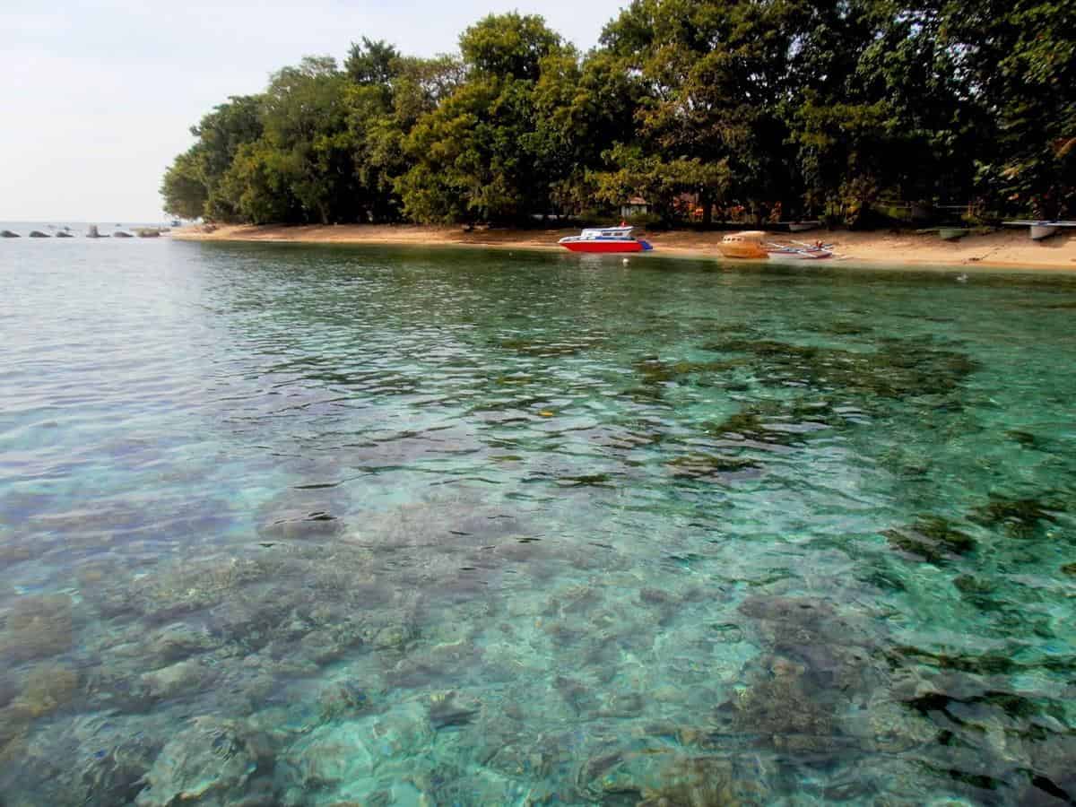 Pulau Siladen, 1. Danau Linow, 2. Pulau Siladen, 3. Bukit Kasih, 4. Pulau Manado Tua, 5. Gunung Tumpa, 6. Taman Laut Tumbak, 7. Pulau Lembeh, 8. Pulau Lihaga, 9. Gunung Dua Saudara, 10. Taman Nasional Bunaken