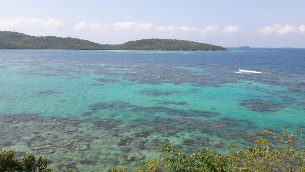 Pantai Annora, 1. Pantai Kartini, 3. Pantai Pailus, 4. Pantai Ngelom, 5. Pantai Bandengan, 6. Pantai Empu Rancak, 7. Pulau Panjang, 8. Pulau Cilik, 9. Menjangan Kecil, Karimun Jawa, 10. Pantai Annora