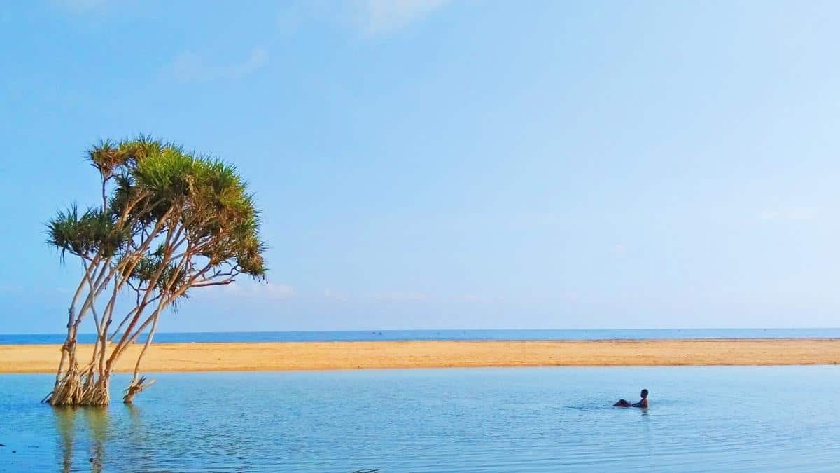 Pantai Dlodo, 1. Pantai Sanggar, 2. Pantai Godeg, 3. Pantai Dlodo, 4. Pantai Brumbun, 6. Pantai Molang, 7. Pantai Kedung Tumpang, 8. Pantai Pacar, 9. Pantai Lumbung, 10. Pantai Patuk Gebang