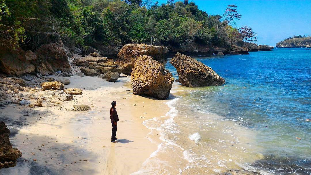 Pantai Godeg, 1. Pantai Sanggar, 2. Pantai Godeg, 3. Pantai Dlodo, 4. Pantai Brumbun, 6. Pantai Molang, 7. Pantai Kedung Tumpang, 8. Pantai Pacar, 9. Pantai Lumbung, 10. Pantai Patuk Gebang
