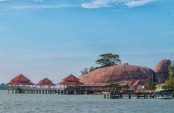 Pantai Kartini, 1. Pantai Kartini, 3. Pantai Pailus, 4. Pantai Ngelom, 5. Pantai Bandengan, 6. Pantai Empu Rancak, 7. Pulau Panjang, 8. Pulau Cilik, 9. Menjangan Kecil, Karimun Jawa, 10. Pantai Annora