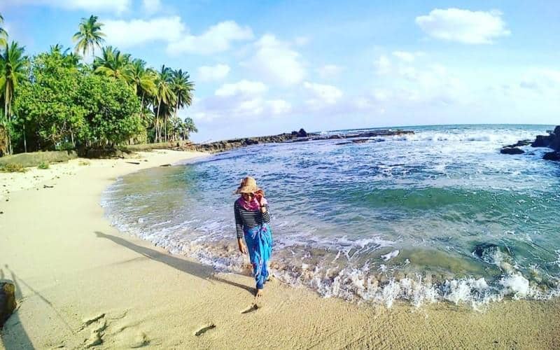 Pantai Karang Nyerbu, 1. Pantai Koomang Pulau Enggano, 2. Pantai Pulau Tikus, 3. Pantai Laguna Samudra, 4. Pantai Linau, 5. Pantai Sekunyit, 6. Pantai Karang Nyerbu, 7. Pantai Way Hawang, 8. Pantai Panjang, 9. Pantai Manula, 10. Pantai Sungai Suci