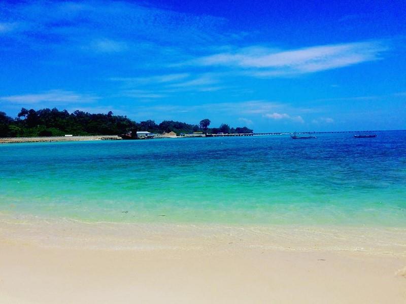 Pantai Linau, 1. Pantai Koomang Pulau Enggano, 2. Pantai Pulau Tikus, 3. Pantai Laguna Samudra, 4. Pantai Linau, 5. Pantai Sekunyit, 6. Pantai Karang Nyerbu, 7. Pantai Way Hawang, 8. Pantai Panjang, 9. Pantai Manula, 10. Pantai Sungai Suci