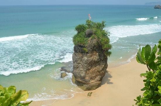 Pantai Lumbung, 1. Pantai Sanggar, 2. Pantai Godeg, 3. Pantai Dlodo, 4. Pantai Brumbun, 6. Pantai Molang, 7. Pantai Kedung Tumpang, 8. Pantai Pacar, 9. Pantai Lumbung, 10. Pantai Patuk Gebang