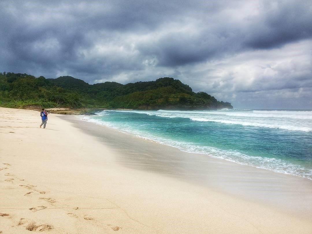 Pantai Molang, 1. Pantai Sanggar, 2. Pantai Godeg, 3. Pantai Dlodo, 4. Pantai Brumbun, 6. Pantai Molang, 7. Pantai Kedung Tumpang, 8. Pantai Pacar, 9. Pantai Lumbung, 10. Pantai Patuk Gebang