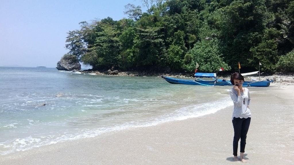 Pantai Nusakambangan, 1. Pantai Jetis, 2. Pantai Nusakambangan, 3. Pantai Indah Widarapayung, 4. Pantai Permisan, 5. Pantai Teluk Penyu, 6. Pantai Karang Pandan, 7. Pantai Kamulyan Cilacap, 8. Pantai Sodong, 9. Pantai Kali Kencana Cilacap, 10. Pantai Kalipat