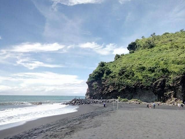 Pantai Pandan, 1. Air Terjun Kapas Biru, 2. Puncak B29, 3. Gunung Lemongan, 4. Air Terjun Tumpak Sewu, 5. Coban Sriti, 6. Ranu Regulo, 7. Goa Tetes, 8. Gunung Bromo, 9. Gunung Semeru, 10. Pantai Pandan