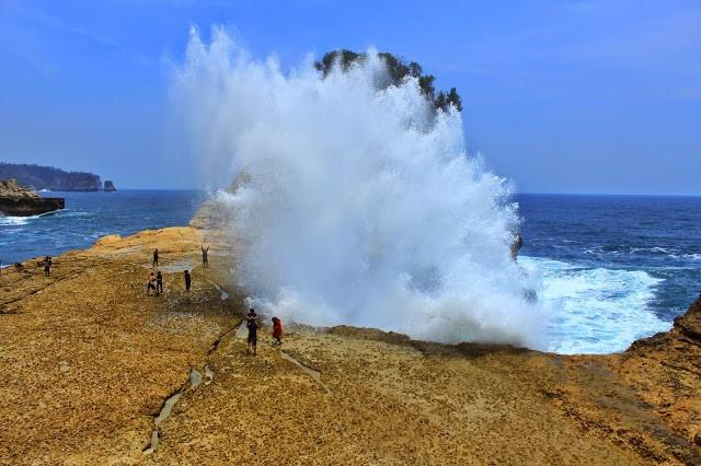 Pantai Patuk Gebang, 1. Pantai Sanggar, 2. Pantai Godeg, 3. Pantai Dlodo, 4. Pantai Brumbun, 6. Pantai Molang, 7. Pantai Kedung Tumpang, 8. Pantai Pacar, 9. Pantai Lumbung, 10. Pantai Patuk Gebang
