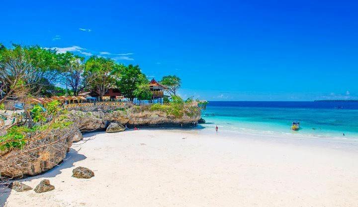 Pantai Tanjung Bira, 1. Fort Rotterdam, 2. Pantai Tanjung Bira, 3. Taman Nasional Taka Bonerate, 4. Gunung Latimojong, 5. Taman Nasional Bantimurung Bulusaraung, 6. Kampoeng Karst Rammang Rammang, 7. Tana Toraja, 8. Pulau Kodingareng Keke, 9. Danau Mahalona, 10. Pulau Gusung