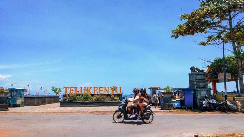 Pantai Teluk Penyu, 1. Pantai Jetis, 2. Pantai Nusakambangan, 3. Pantai Indah Widarapayung, 4. Pantai Permisan, 5. Pantai Teluk Penyu, 6. Pantai Karang Pandan, 7. Pantai Kamulyan Cilacap, 8. Pantai Sodong, 9. Pantai Kali Kencana Cilacap, 10. Pantai Kalipat