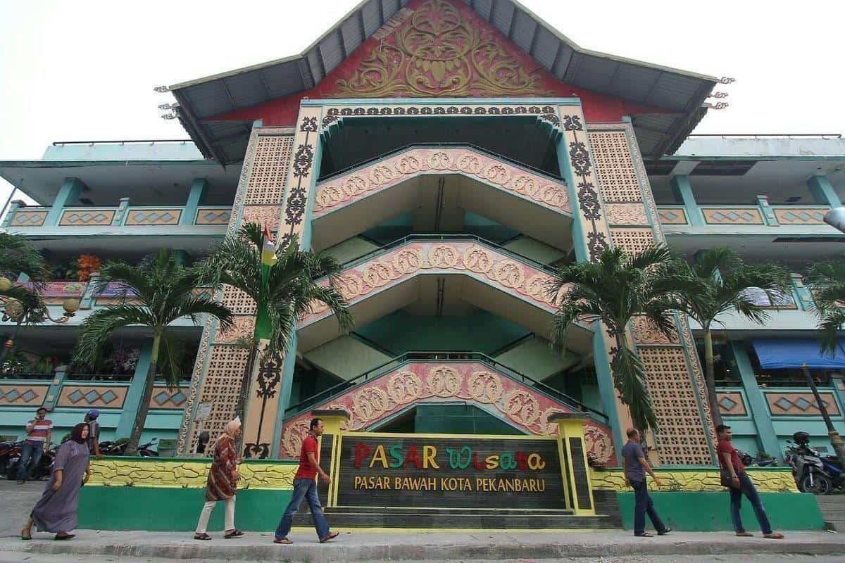 Pasar Bawah, 1. Taman Wisata Alam Mayang, 2. Pasar Bawah, 3. Asia Farm Hay Day, 4. Taman Wisata Agro Sei Pinang, 5. Taman Budaya Riau, 6. Perpustakaan Soeman H.S, 7. Rainbow Hills Rumbai, 8. Kampung China, 9. Trans Studio Mini Pekanbaru, 10. Masjid Agung An-Nur