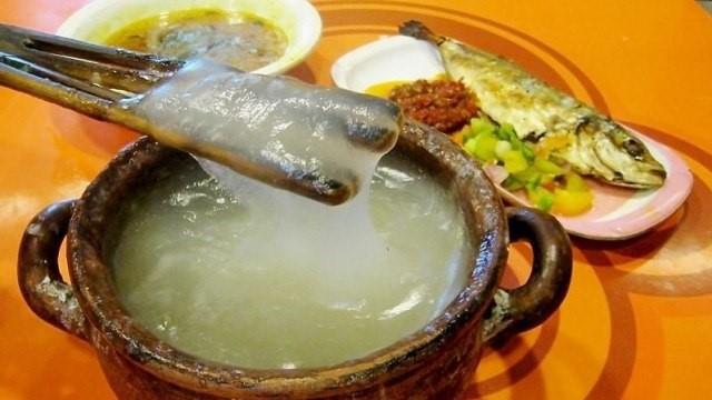 Papeda, 1. Papeda, 2. Rujak Natsepa, 3. Nasi Kelapa, 4. Nasi Bambu, 5. Nasi Lapola, 6. Pisang Asar, 7. Sambal Colo-Colo, 8. Gogos, 9. Kohu-Kohu, 10. Roti Kering Kenari