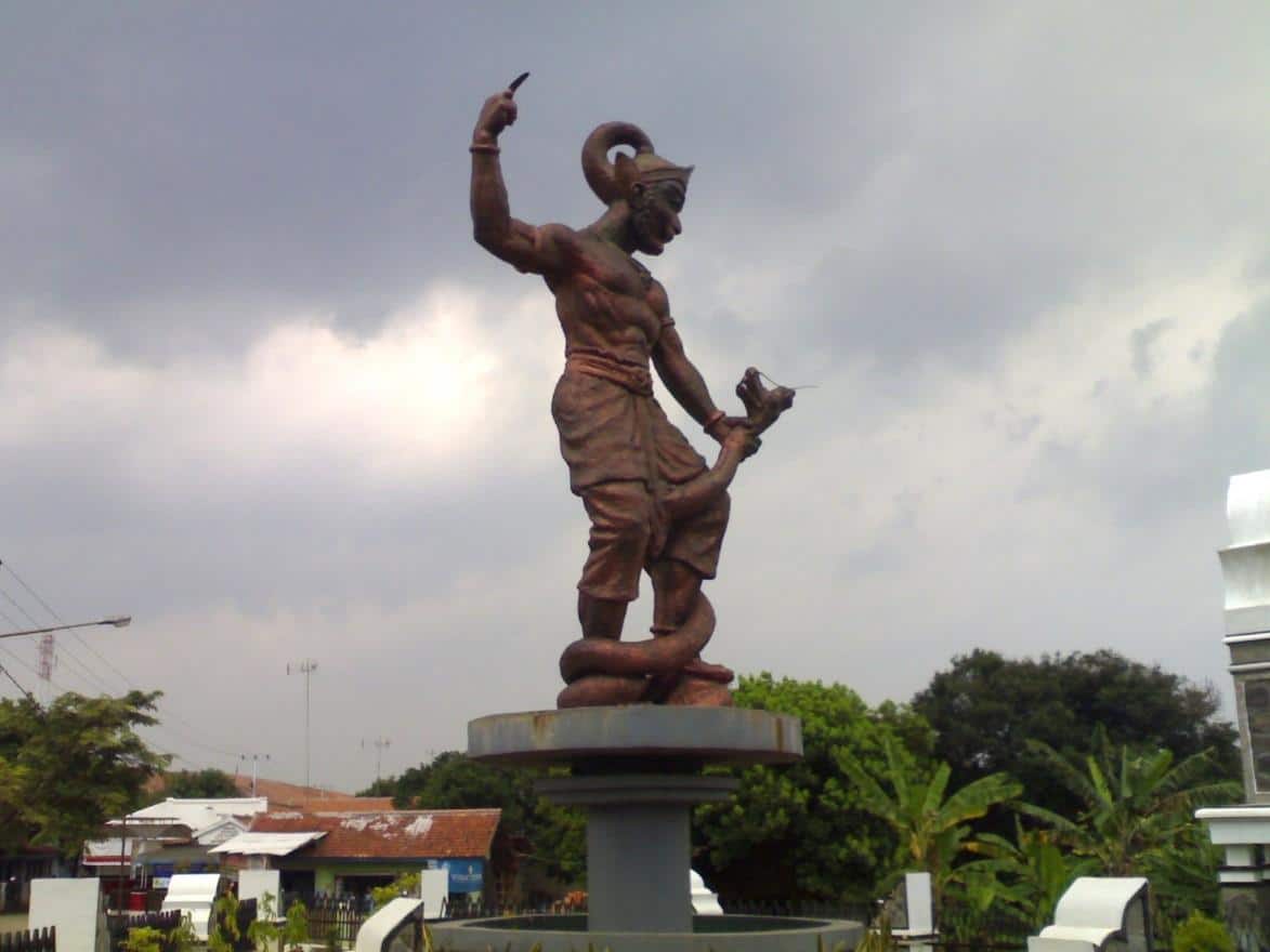 Patung Bima, 1. Patung Soekarno, 2. Patung Gentong, 3. Patung Bung Hatta, 4. Patung anak bermain egrang, 5. Patung Gusdur, 6. Patung Sri Baduga, 7. Patung Bima, 8. Patung Semar, 9. Patung Gatot Kaca, 10. Patung Arjuna