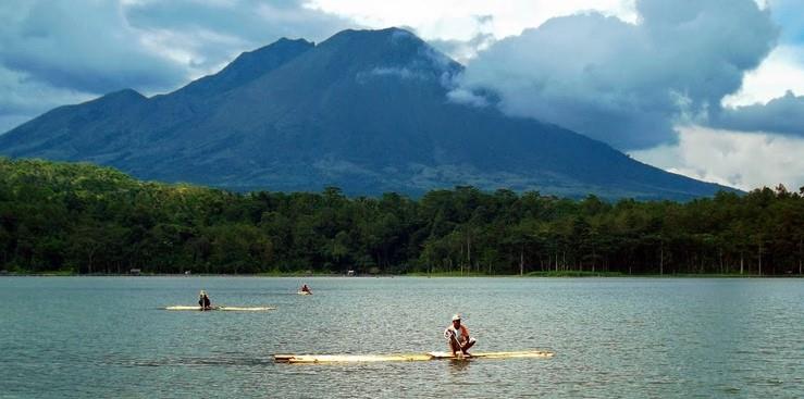 Ranu Klakah, 1. Telaga Sarangan, 2. Ranu Kumbolo, 3. Ranu Pani, 4. Telaga Ngebel, 5. Ranu Klakah, 6. Ranu Grati, 7. Ranu Agung, 8. Waduk Selorejo, 9. Ranu Gumbolo, 10. Danau Taman Hidup
