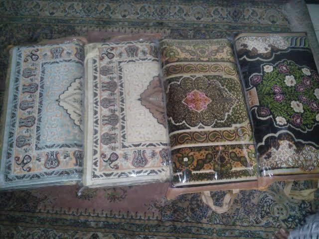 Sajadah, 1. Air Zam-Zam, 2. Kurma, 3. Parfum Arab, 4. Kacang Arab, 5. Kismis, 6. Gelang Tasbih, 7. Sajadah, 8. Sorban/ Turban, 10. Coklat Turki