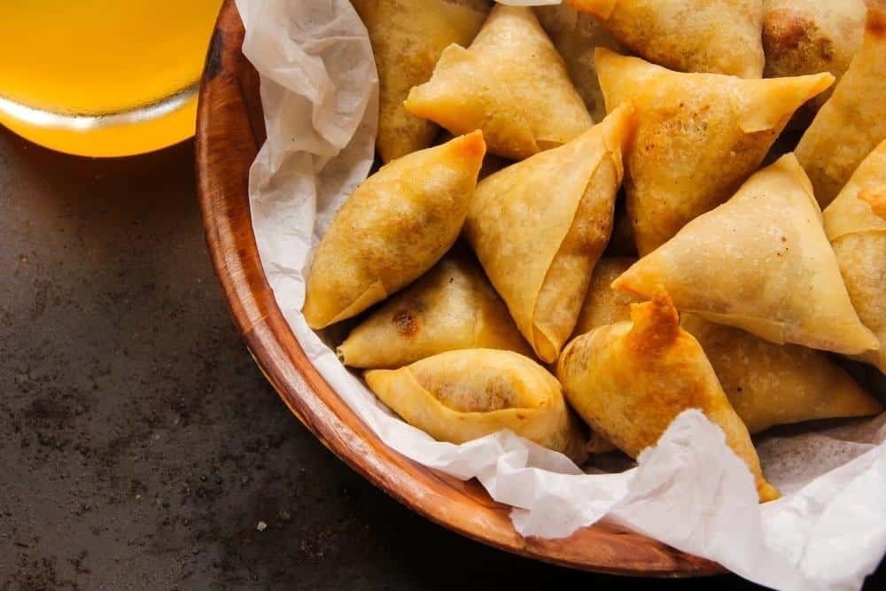 Sambusa, 1. Bau Peapi, 3. Kue Apang, 4. Sambusa, 5. Roti Pawa, 6. Kue Paso, 7. Bolu Paranggi, 8. Kue Tetu, 9. Kue Kui-Kui, 10. Kue Bikang