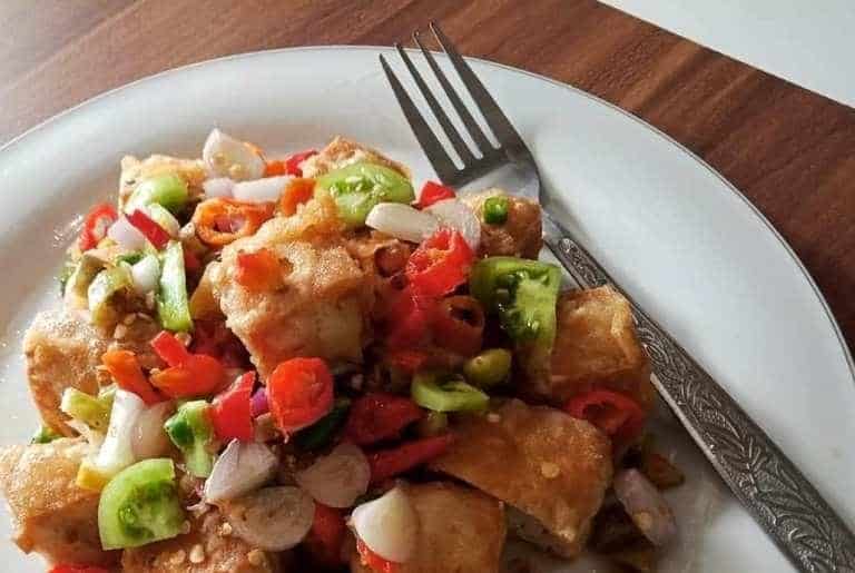 Sambal Colo-Colo, 1. Papeda, 2. Rujak Natsepa, 3. Nasi Kelapa, 4. Nasi Bambu, 5. Nasi Lapola, 6. Pisang Asar, 7. Sambal Colo-Colo, 8. Gogos, 9. Kohu-Kohu, 10. Roti Kering Kenari