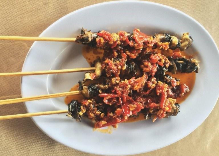 Sate Kolombi, 1. Bubur Manado, 2. Nasi Jaha, 3. Cakalang Fufu, 4. Mie Cakalang, 5. Tinoransak, 6. Sambal Roa, 7. Sambal Dabu-Dabu, 8. Sate Kolombi, 9. Brenebon, 10. Klappertart