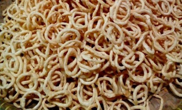 Slondok, 1. Wajik, 2. Geplak, 3. Kepelan, 4. Keripik Belut, 5. Slondok, 6. Rempeyek Ikan Cethul, 7. Dodol Jenang, 8. Keripik Ceker, 9. Keripik Paru