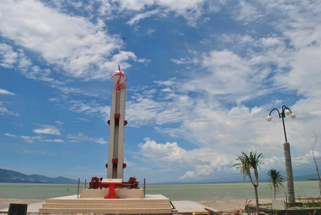 Tugu Gerhana Matahari, 1. Museum Negeri Sulawesi Tengah, 2. Anjungan Pantai Talise, 3. Monumen Nosarara Nosabatutu, 4. Pantai Tanjung Karang, Donggala, 5. Pusat Laut Donggala, 6. Bukit Sibedi, 7. Tugu Gerhana Matahari, 8. Danau Lindu, 9. Jembatan Palu IV