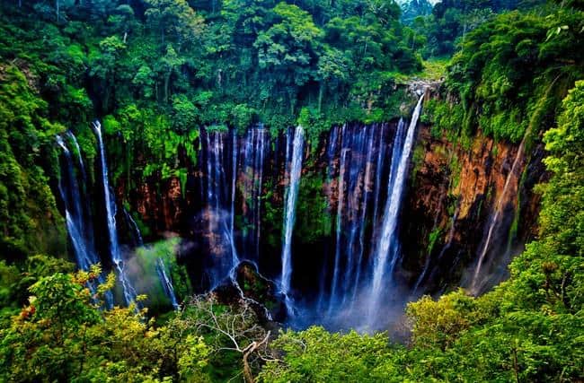 Tumpak Sewu, 1. Klenteng Kwan Sing Bio, 2. Pantai Klayar, 3. Gunung Lawu, 4. Pantai Kedung Tumpang, 5. Taman Nasional Bromo Tengger Semeru, 6. Tumpak Sewu, 7. Pantai Tiga Warna, 8. Taman Nasional Baluran, 9. Kawah Ijen, 10. De Djawatan
