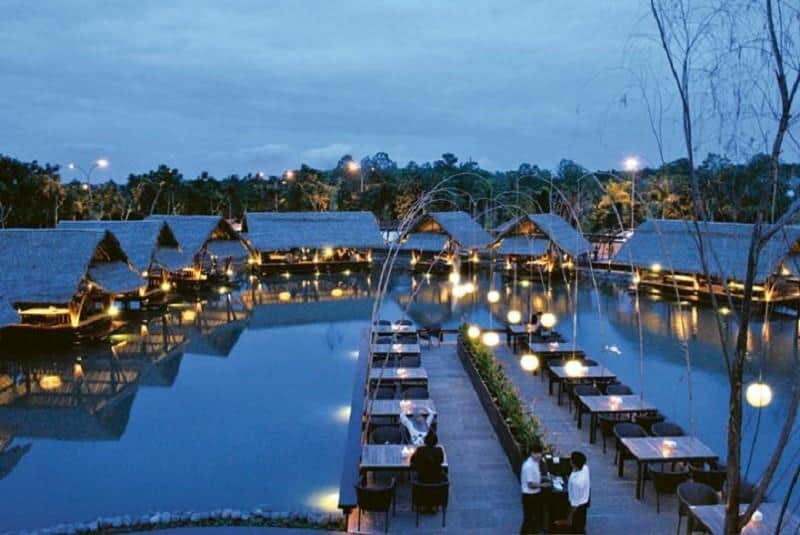 Talaga Sampireun, 1. Dapur Sunda, 2. Dapur Kuring, 3. Bumbu Desa, 4. Talaga Sampireun, 5. Gubug Mang Engking, 6. Riung Sunda, 7. Rumah Makan Ampera, 8. Sambara Resto, 9. Ikan Bakar Cianjur, 10. Bensunda
