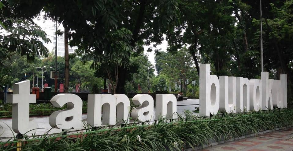 Taman Bungkul, 1. Taman Bungkul, 2. Museum Siola Surabaya, 3. Museum 10 November, 4. House Of Sampoerna, 5. Jembatan Merah, 6. Museum Dr. Soetomo, 7. Taman Prestasi Surabaya, 8. Makam Sunan Ampel, 9. Arca Joko Dolog, 10. Kota Tua Surabaya