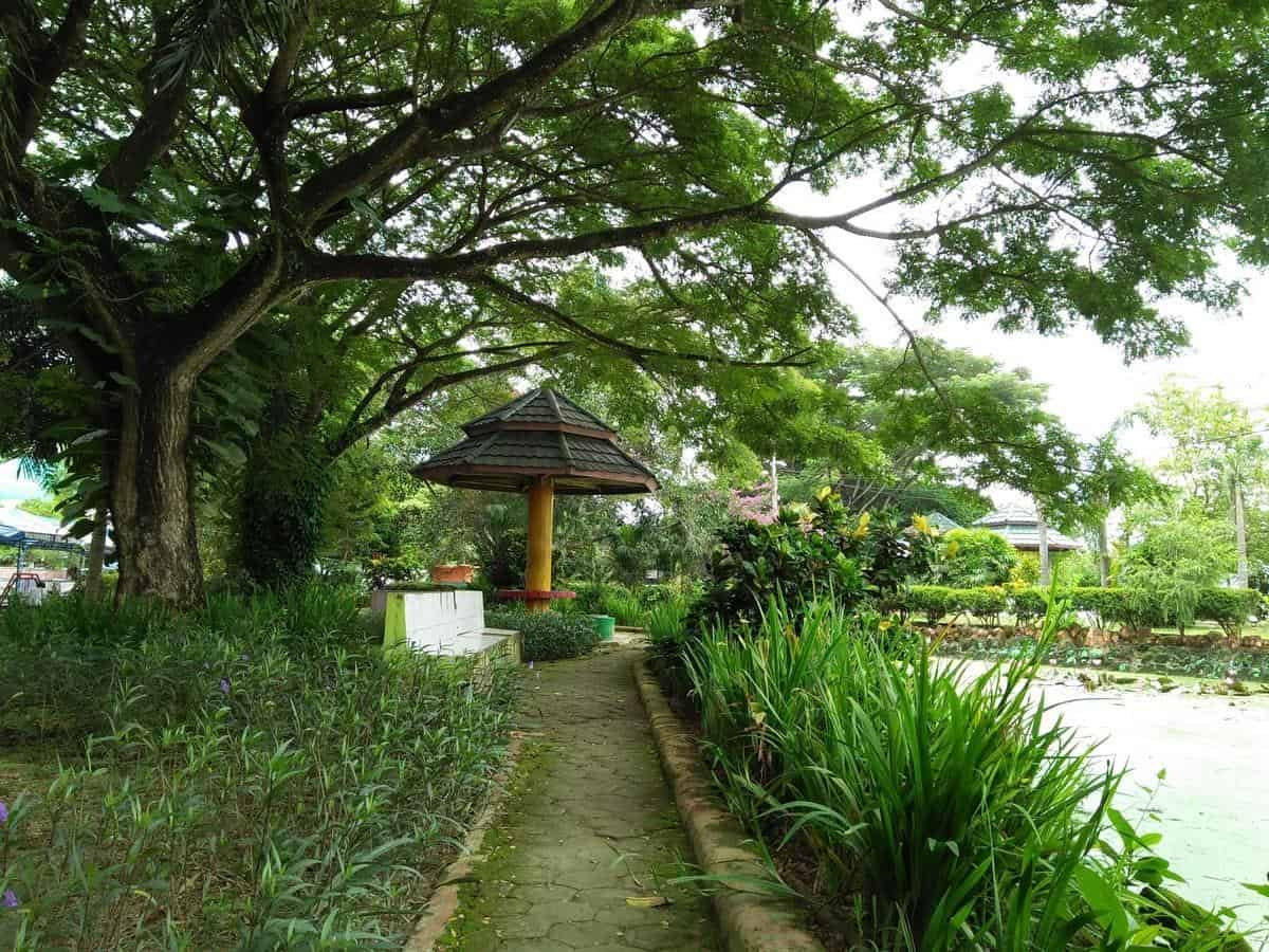 Taman Teratai, 1. Pantai Nambo, 2. Hutan Mangrove Bungkutoko, 3. Taman Teratai, 4. Kebun Raya Kendari, 5. Puncak Saiful Tamburaka, 6. Taman Kota Kendari, 7. Pulau Hari, 8. Pegunungan Nipa-Nipa, 9. Waterpark Citraland
