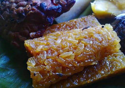 Wajik, 1. Wajik, 2. Geplak, 3. Kepelan, 4. Keripik Belut, 5. Slondok, 6. Rempeyek Ikan Cethul, 7. Dodol Jenang, 8. Keripik Ceker, 9. Keripik Paru